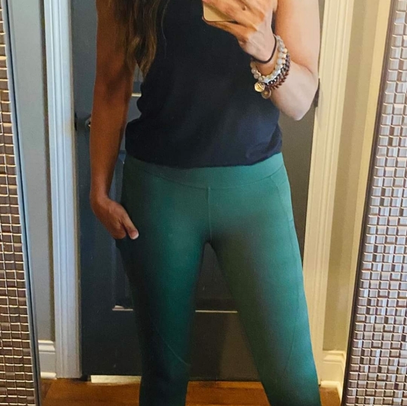 SOLD-Zyia Pine Pockeg Light and Tight Leggings - Picture 6 of 11